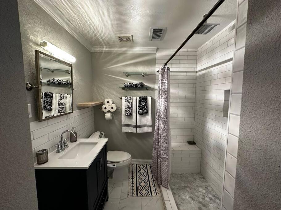 Appartement Townhouse Near Midtown à Houston Extérieur photo