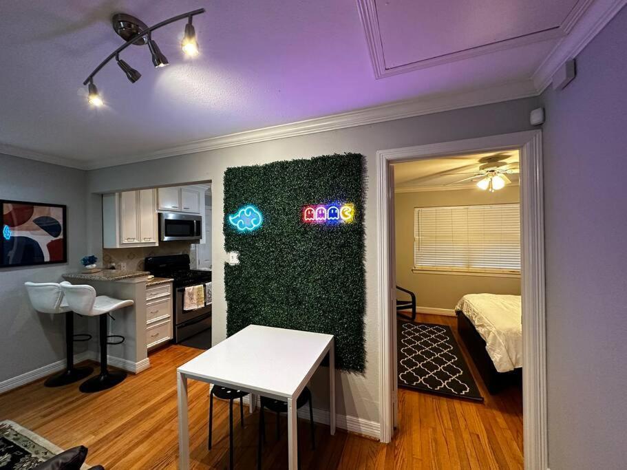 Appartement Townhouse Near Midtown à Houston Extérieur photo